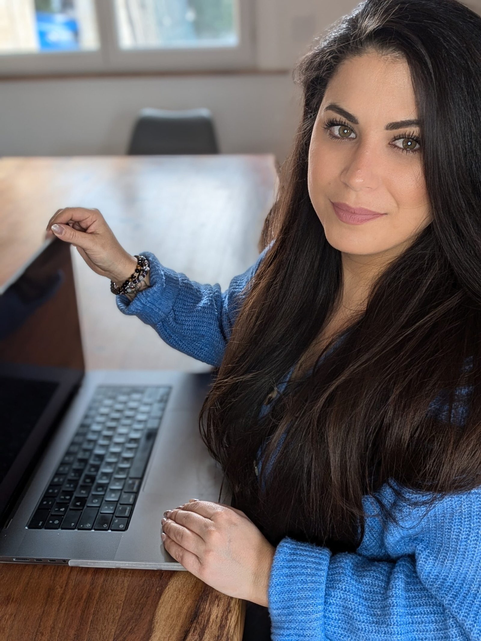 Experte en réseaux sociaux, community management, SEO, Site web, acquisition